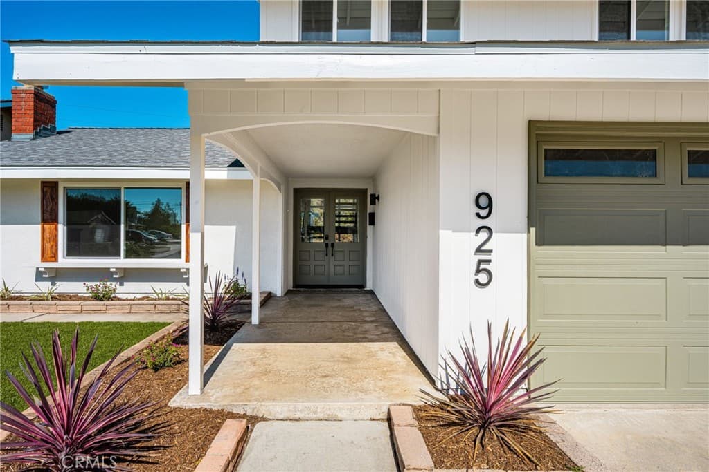 Home at 925 Eastglen, La Verne — photo 3 of 12