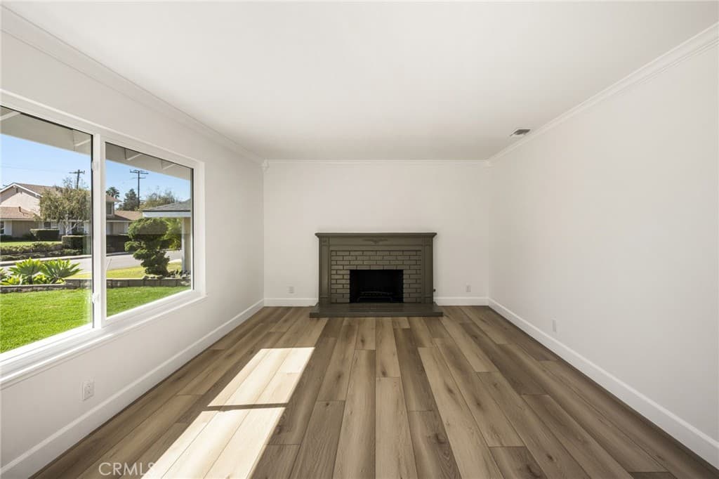 Home at 925 Eastglen, La Verne — photo 9 of 12