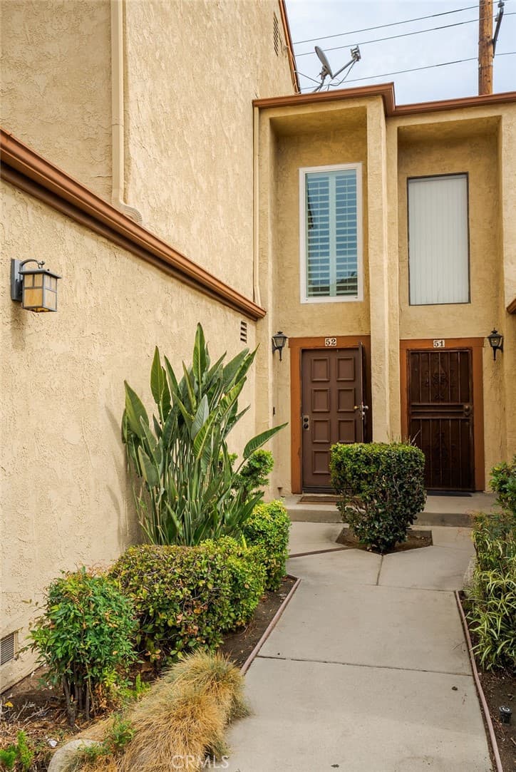 Condo at 555 S Azusa Avenue 52, Azusa — photo 2 of 12
