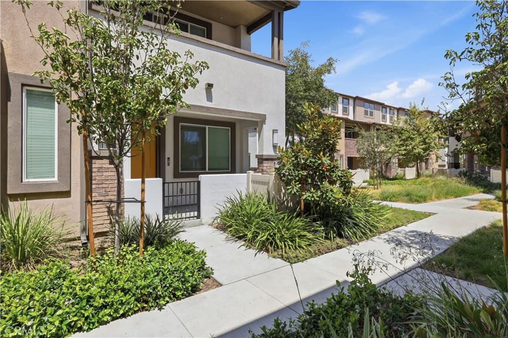 Condo at 1329 Nimbus, Pomona — photo 4 of 12