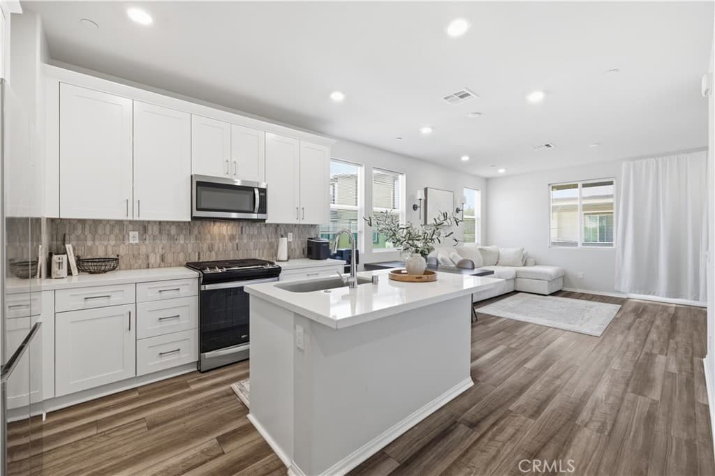 Condo at 1329 Nimbus, Pomona — photo 8 of 12