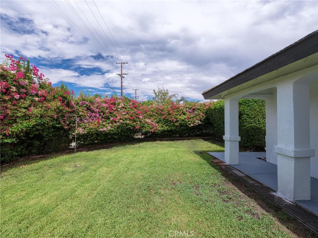 Home at 512 E 8th Street, Pomona — photo 3 of 12