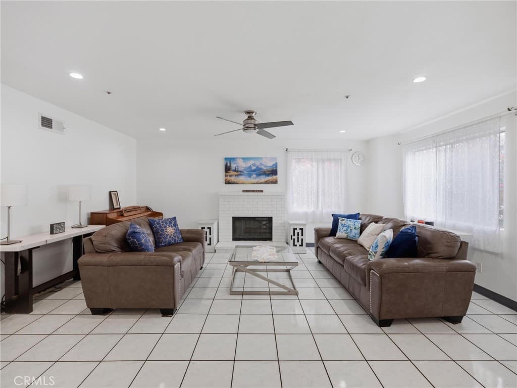 Home at 512 E 8th Street, Pomona — photo 4 of 12