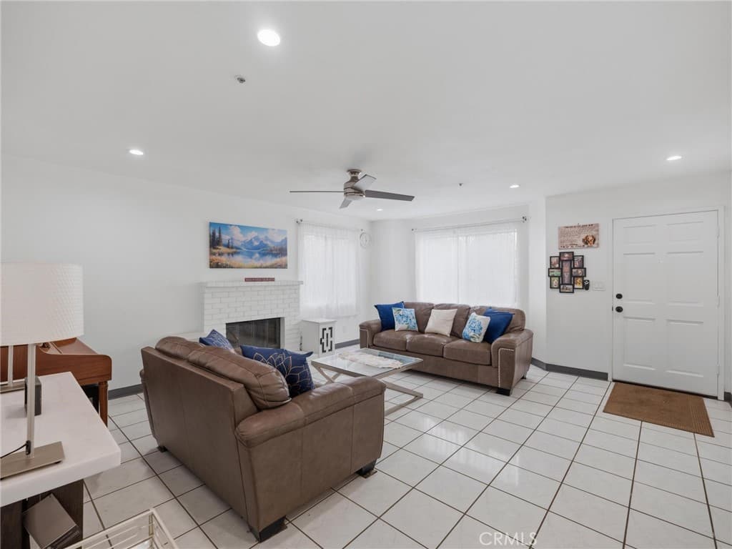 Home at 512 E 8th Street, Pomona — photo 5 of 12