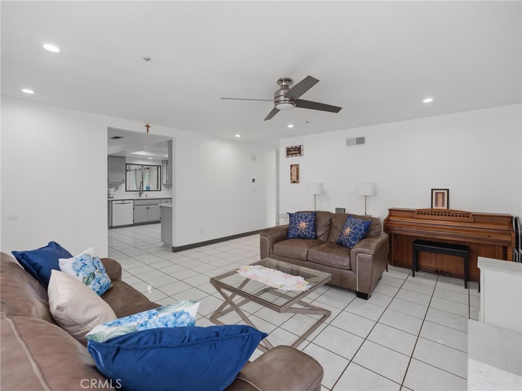 Home at 512 E 8th Street, Pomona — photo 6 of 12