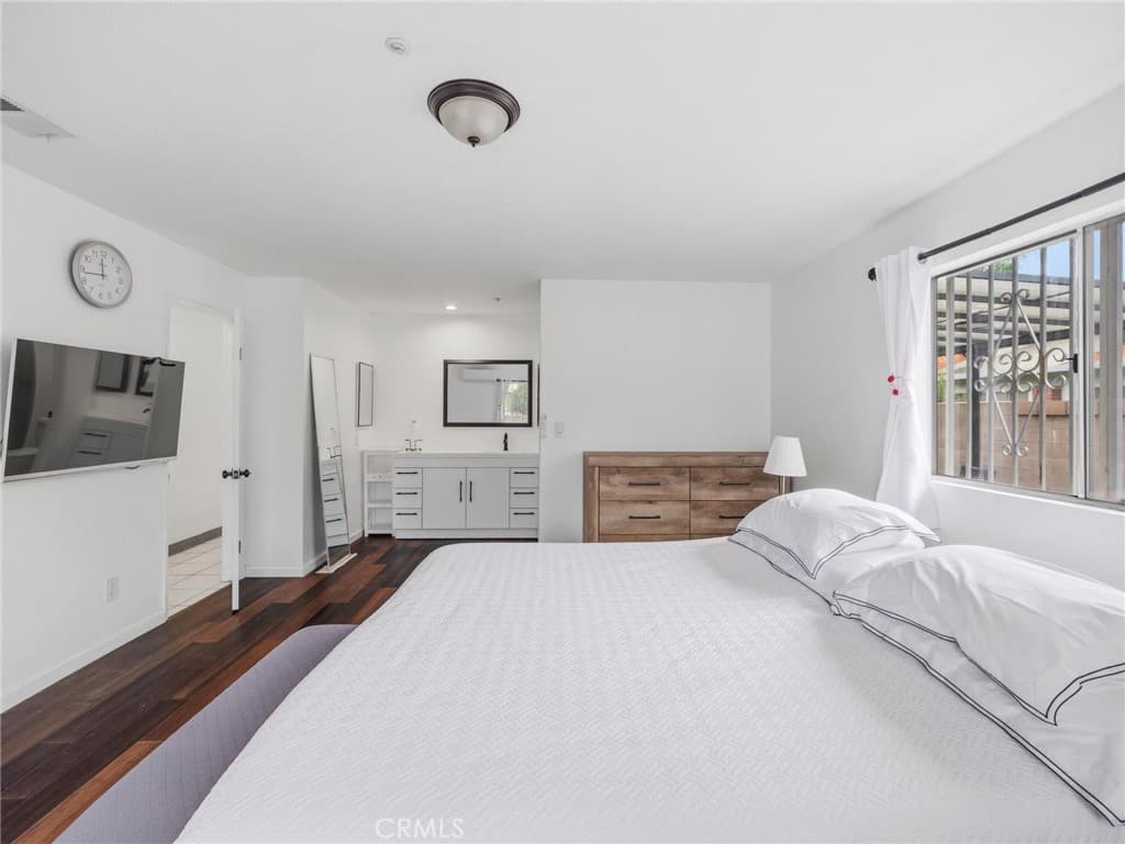 Home at 512 E 8th Street, Pomona — photo 10 of 12