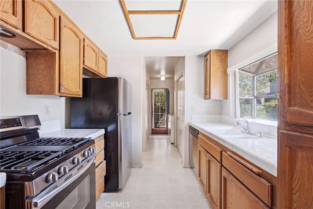 Townhouse at 1638 Calle Coronado, Duarte — photo 6 of 12