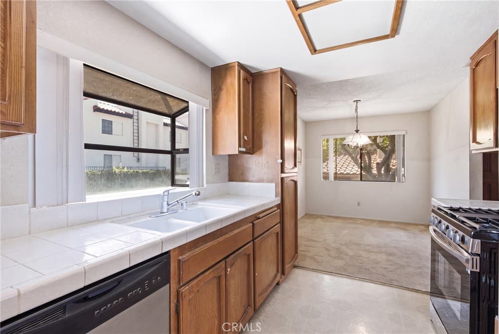 Townhouse at 1638 Calle Coronado, Duarte — photo 7 of 12