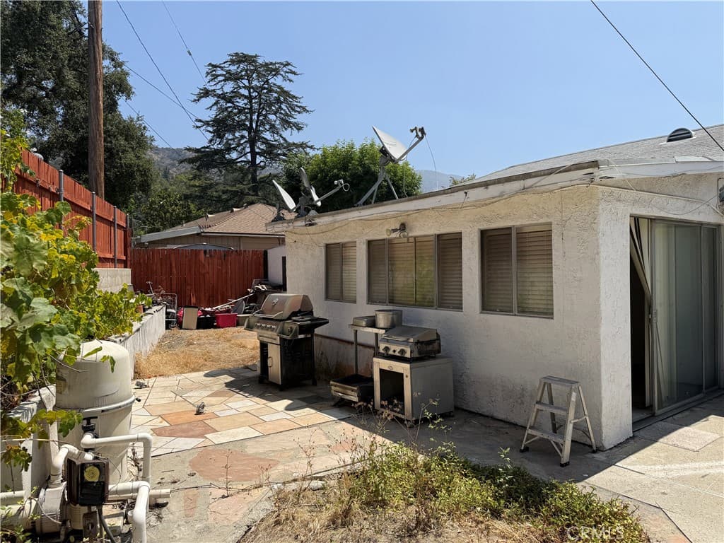 Home at 373 Norumbega, Monrovia — photo 10 of 12