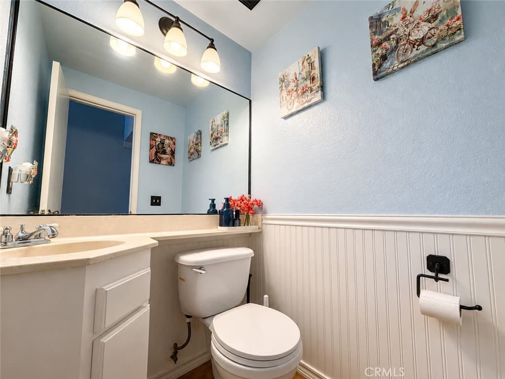 Townhouse at 1212 S Barranca B, Glendora — photo 6 of 12