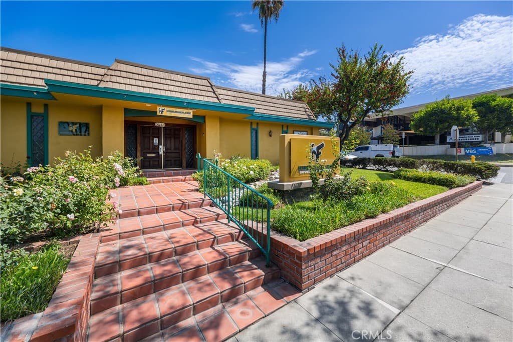 Home at 635 W Foothill, Monrovia — photo 2 of 12