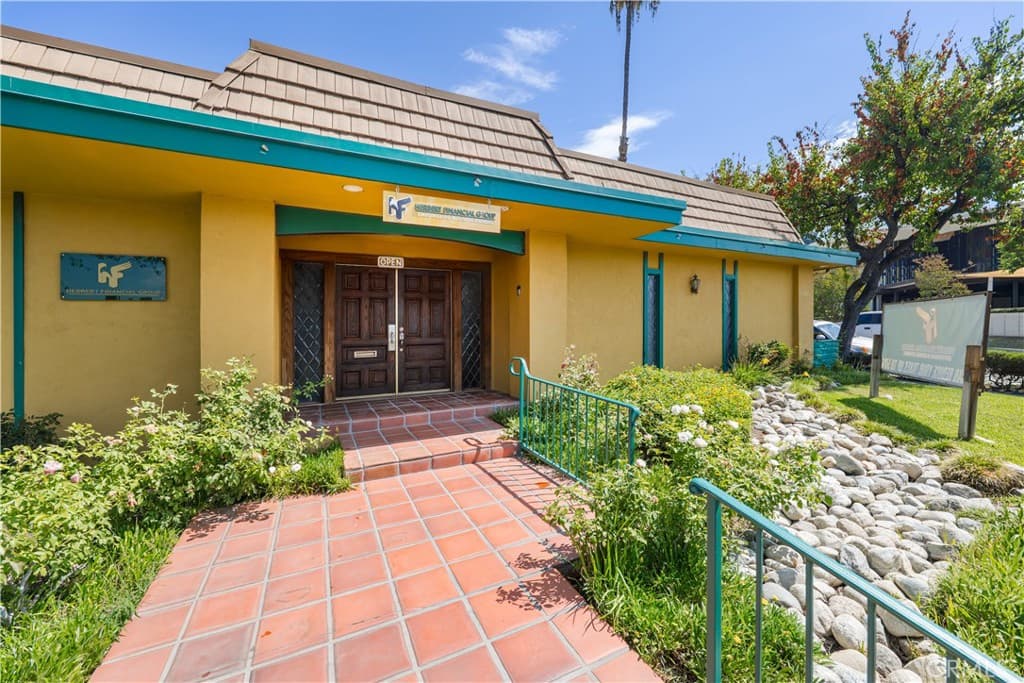 Home at 635 W Foothill, Monrovia — photo 3 of 12