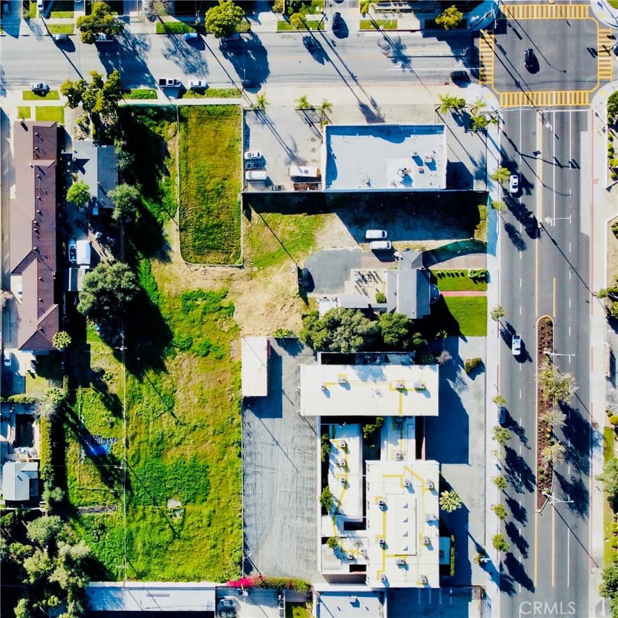 Home at 518 E Foothill, Azusa — photo 4 of 12