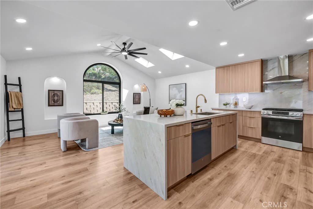 Home at 403 W 5th, San Dimas — photo 2 of 12