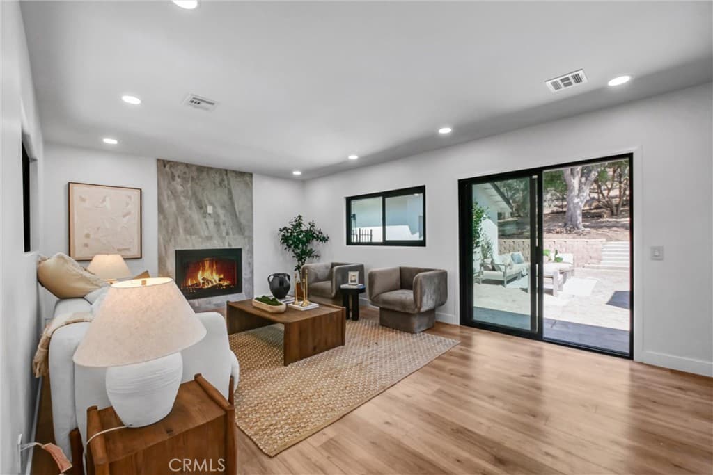 Home at 403 W 5th, San Dimas — photo 4 of 12