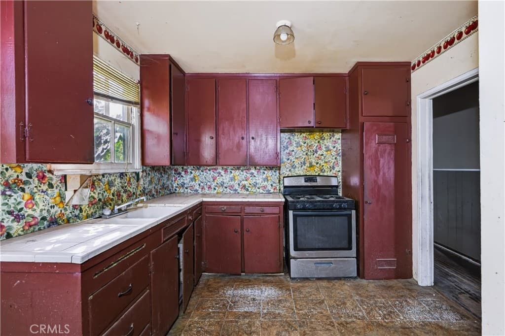 Home at 2234 Notre Dame Avenue, Pomona — photo 3 of 10
