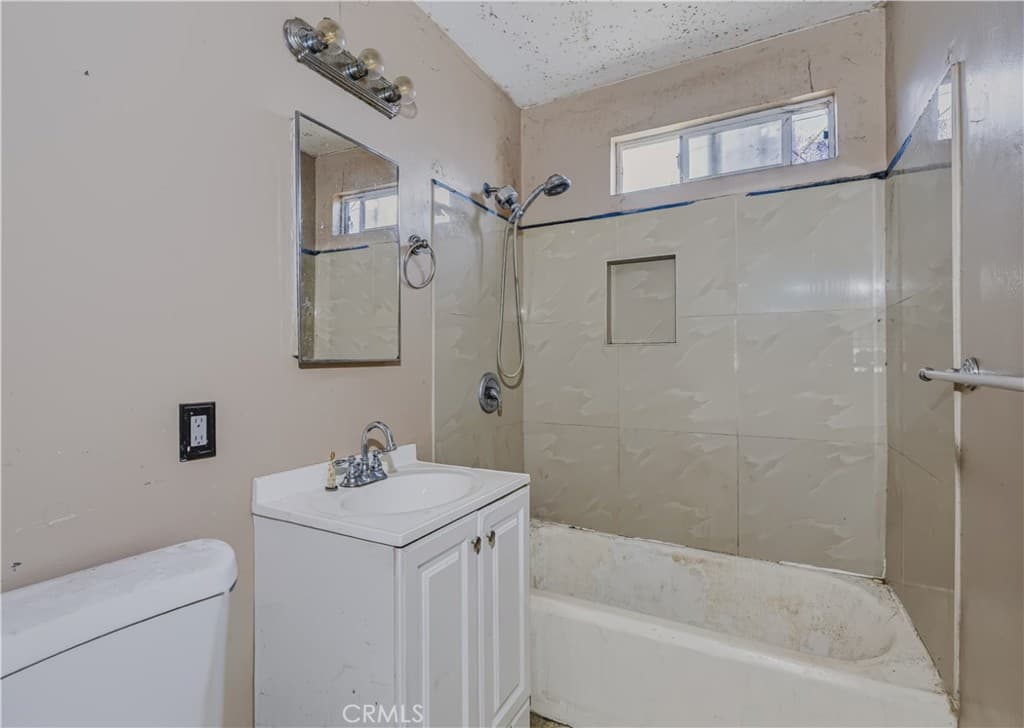 Home at 2234 Notre Dame Avenue, Pomona — photo 4 of 10