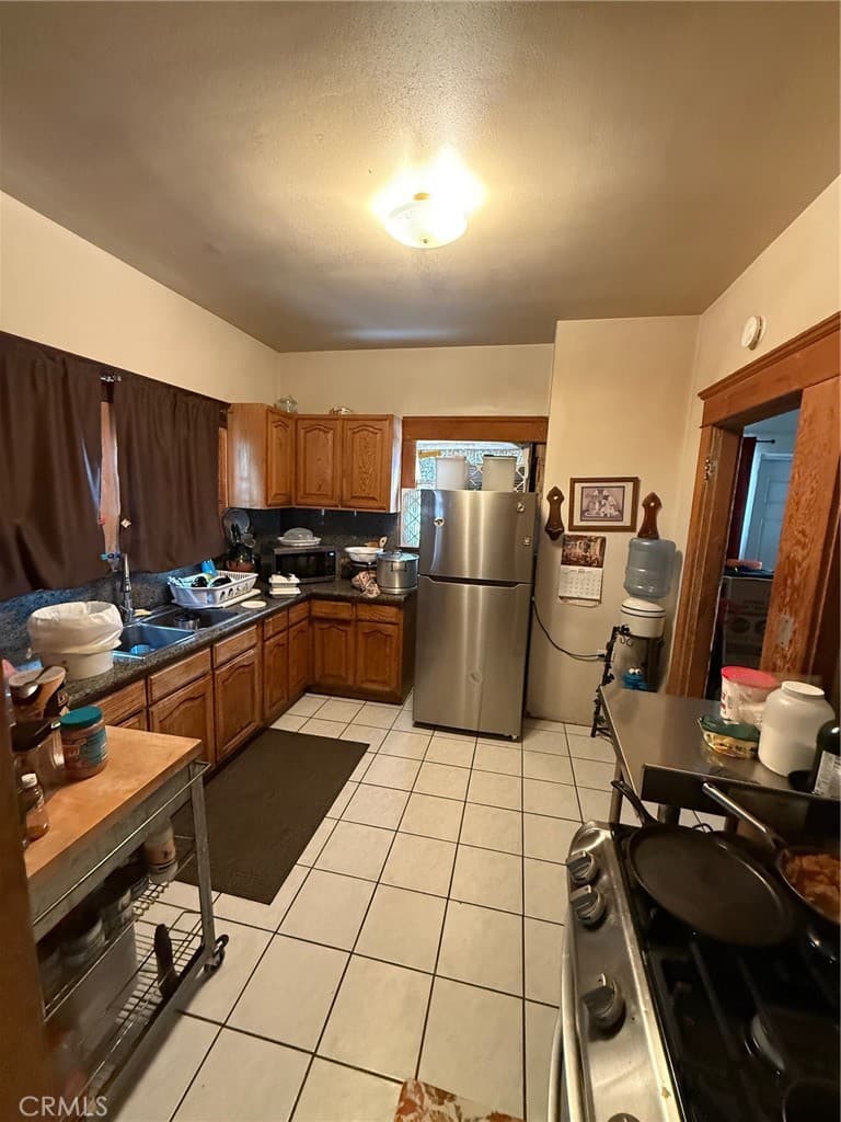 Home at 240 E Kingsley, Pomona — photo 10 of 12