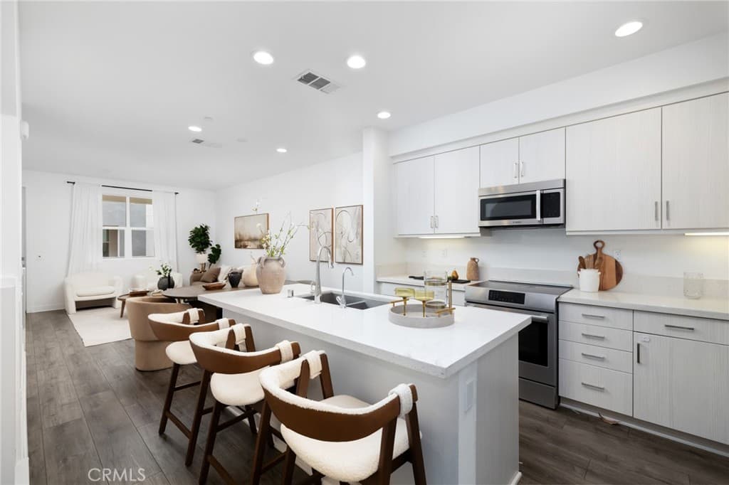 Condo at 419 Falcon Place, Covina — photo 2 of 12