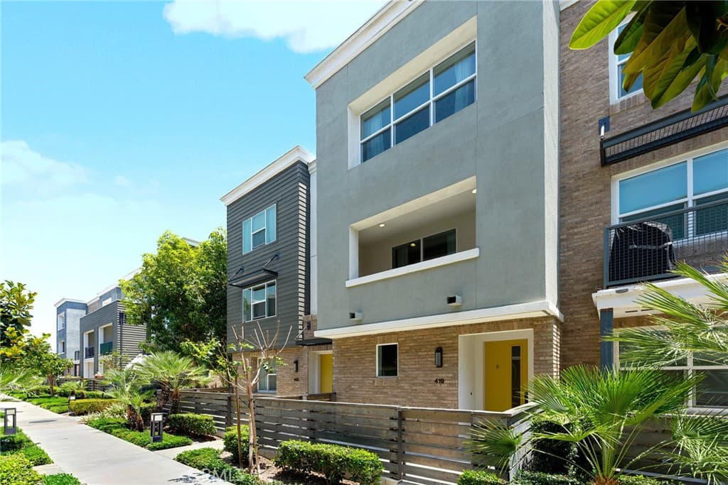 Condo at 419 Falcon Place, Covina — photo 5 of 12