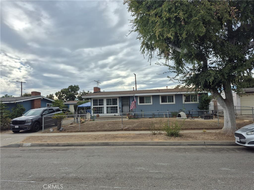 Home at 419 E Lee, Azusa — photo 2 of 12