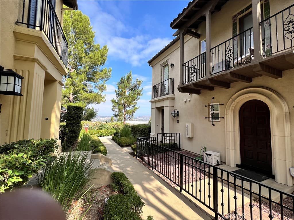 Townhouse at 883 Terrace W, Diamond Bar — photo 2 of 12