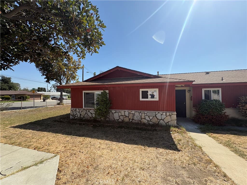 Home at 278 E Cherry, Monrovia — photo 2 of 12