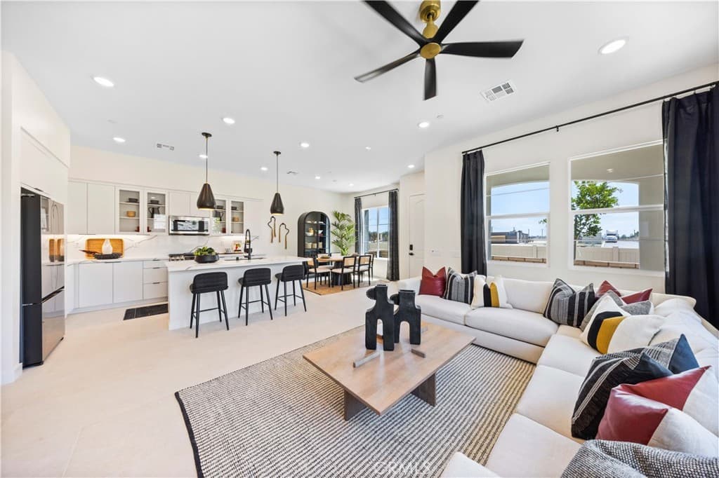 Condo at 221 Roma Court, Walnut — photo 4 of 12