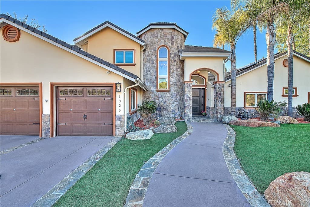 Home at 1025 N Horseshoe Bend, Walnut — photo 1 of 12