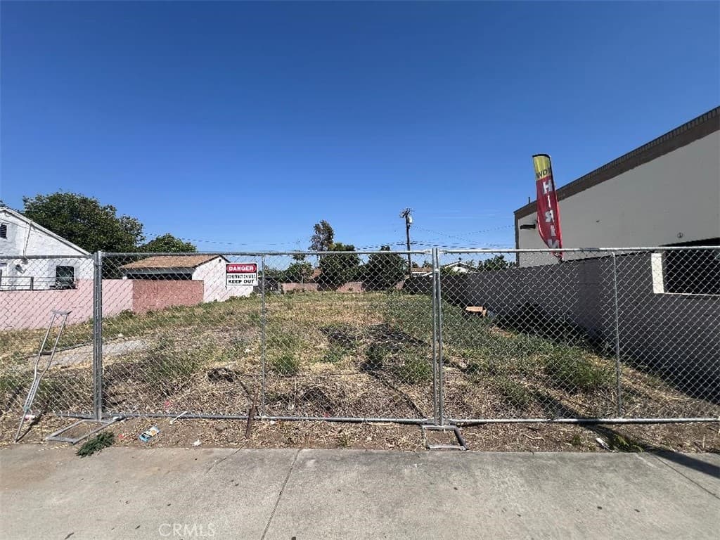 Home at 4004 Baldwin, El Monte — photo 2 of 4