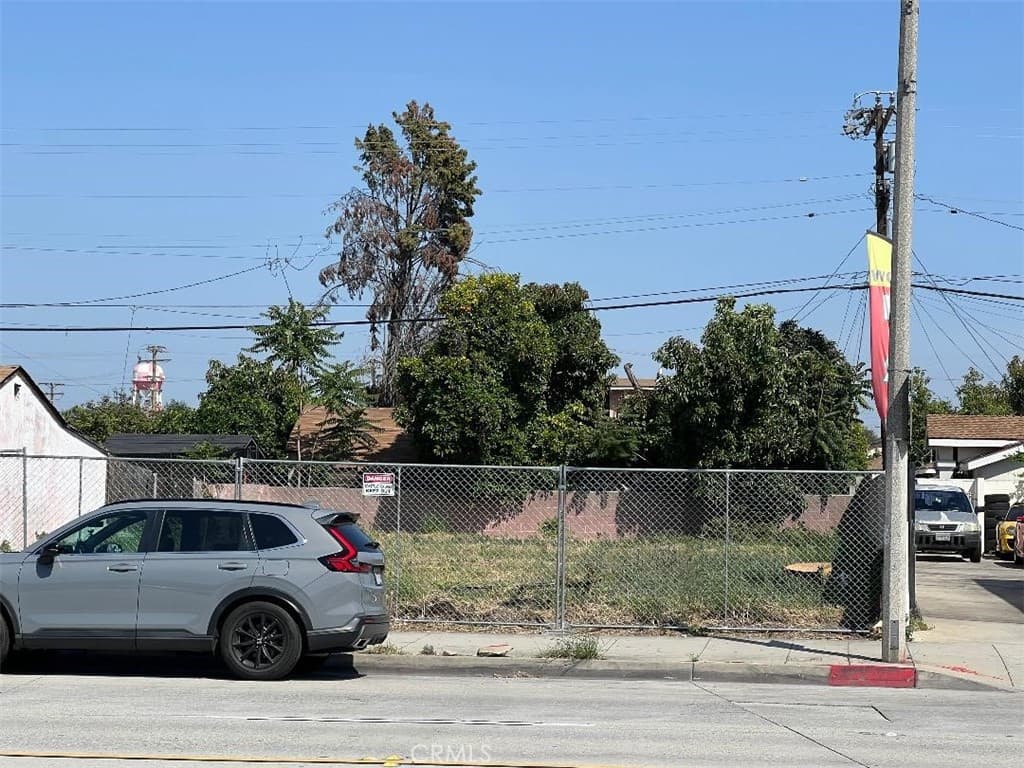 Home at 4004 Baldwin, El Monte — photo 4 of 4