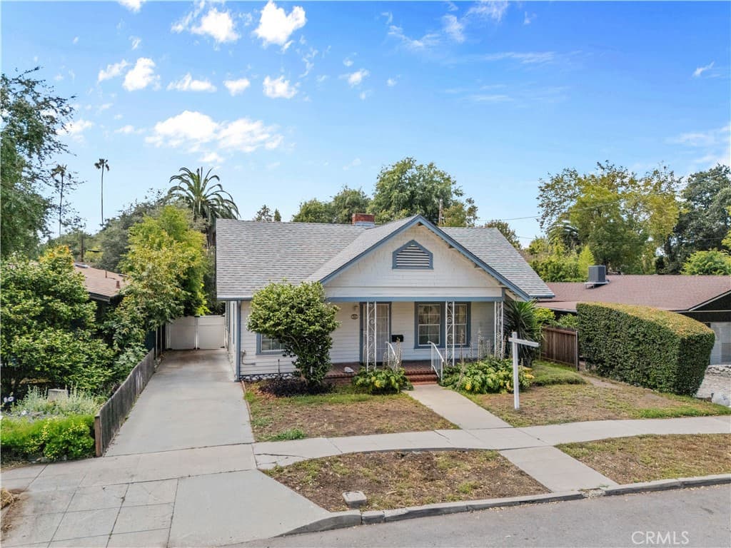 Home at 344 W 8th Street, Claremont — photo 3 of 12