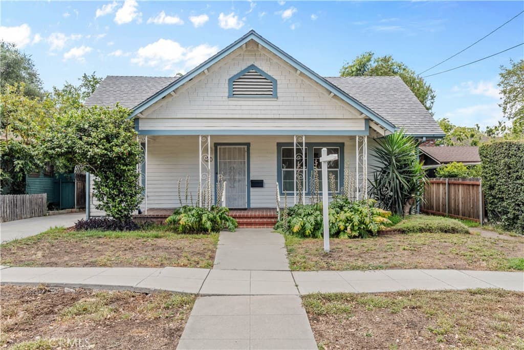 Home at 344 W 8th Street, Claremont — photo 4 of 12