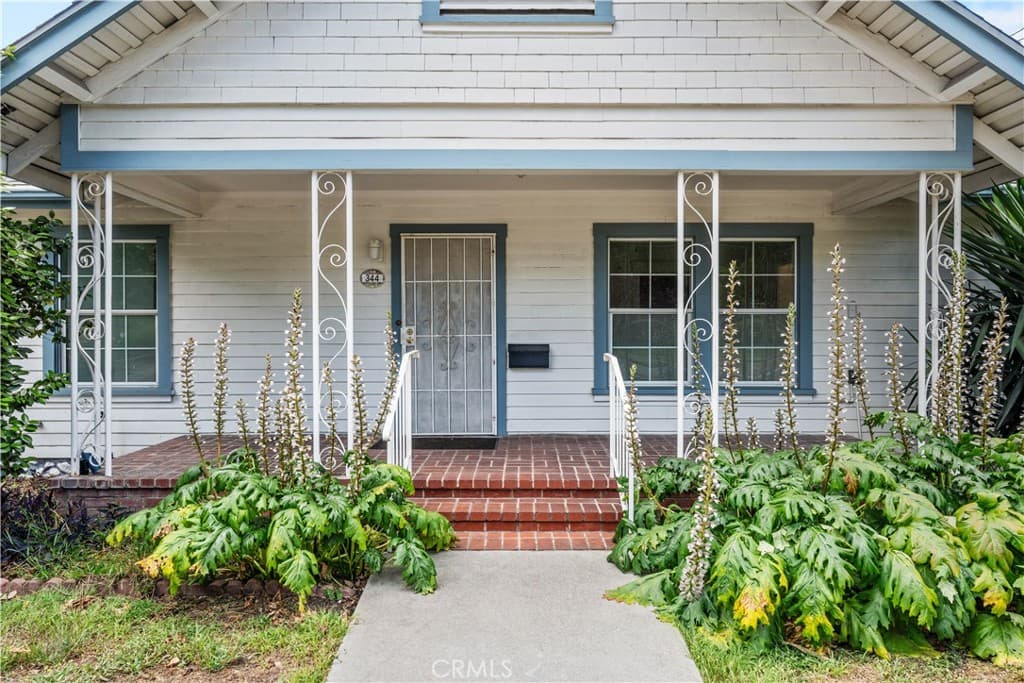 Home at 344 W 8th Street, Claremont — photo 6 of 12