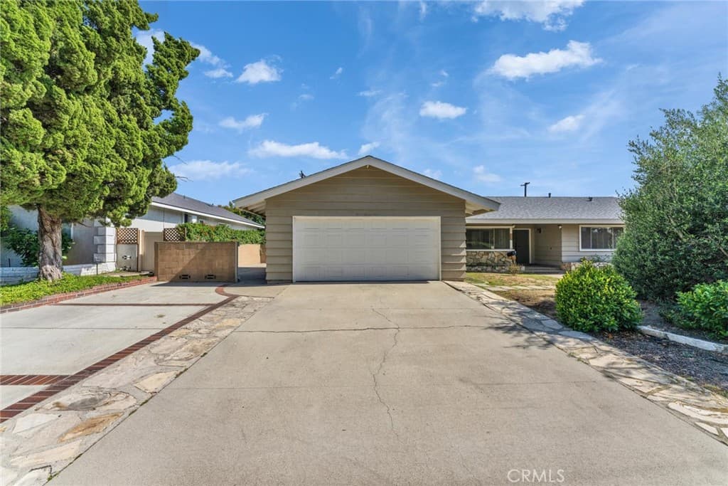 Home at 888 Syracuse, Claremont — photo 4 of 12