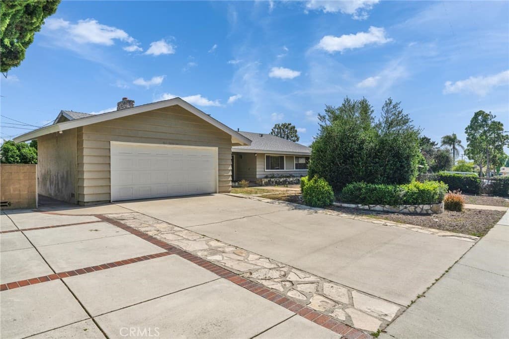 Home at 888 Syracuse, Claremont — photo 5 of 12
