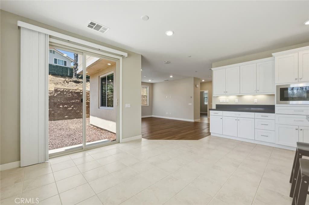 Home at 16 Greensboro Ct, Pomona — photo 11 of 12
