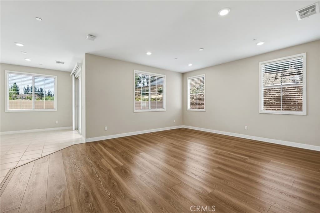 Home at 16 Greensboro Ct, Pomona — photo 3 of 12