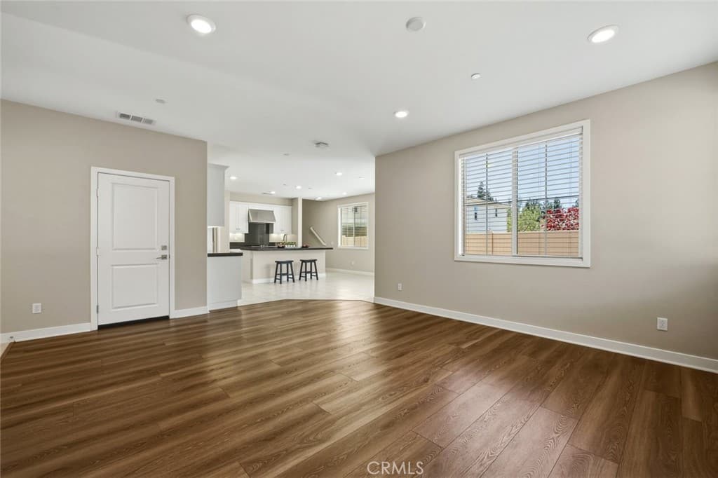 Home at 16 Greensboro Ct, Pomona — photo 5 of 12
