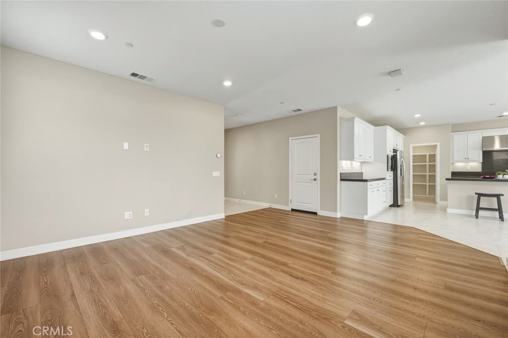 Home at 16 Greensboro Ct, Pomona — photo 6 of 12