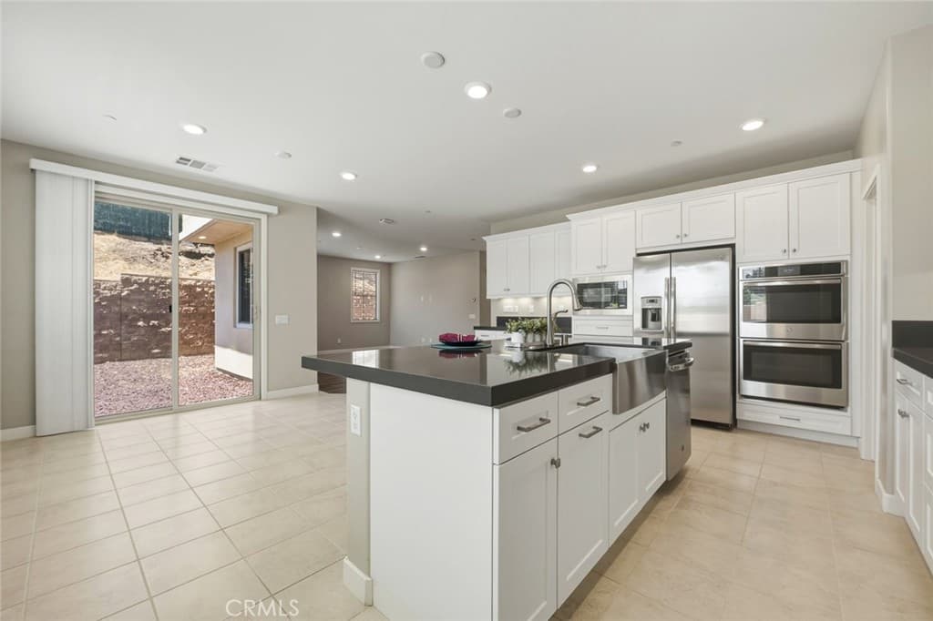 Home at 16 Greensboro Ct, Pomona — photo 8 of 12