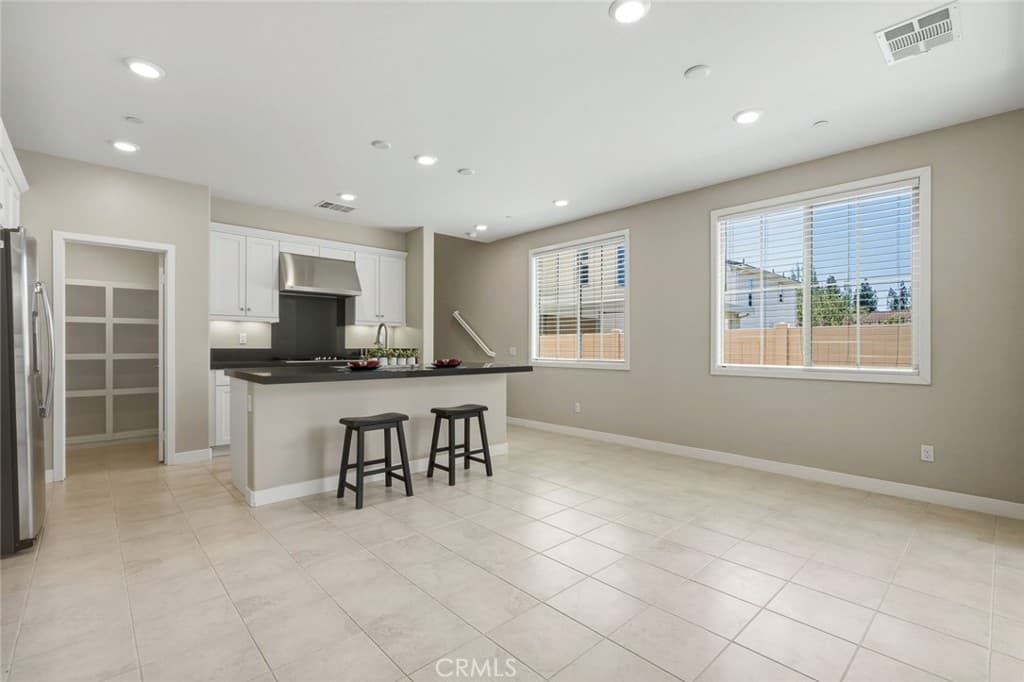Home at 16 Greensboro Ct, Pomona — photo 10 of 12