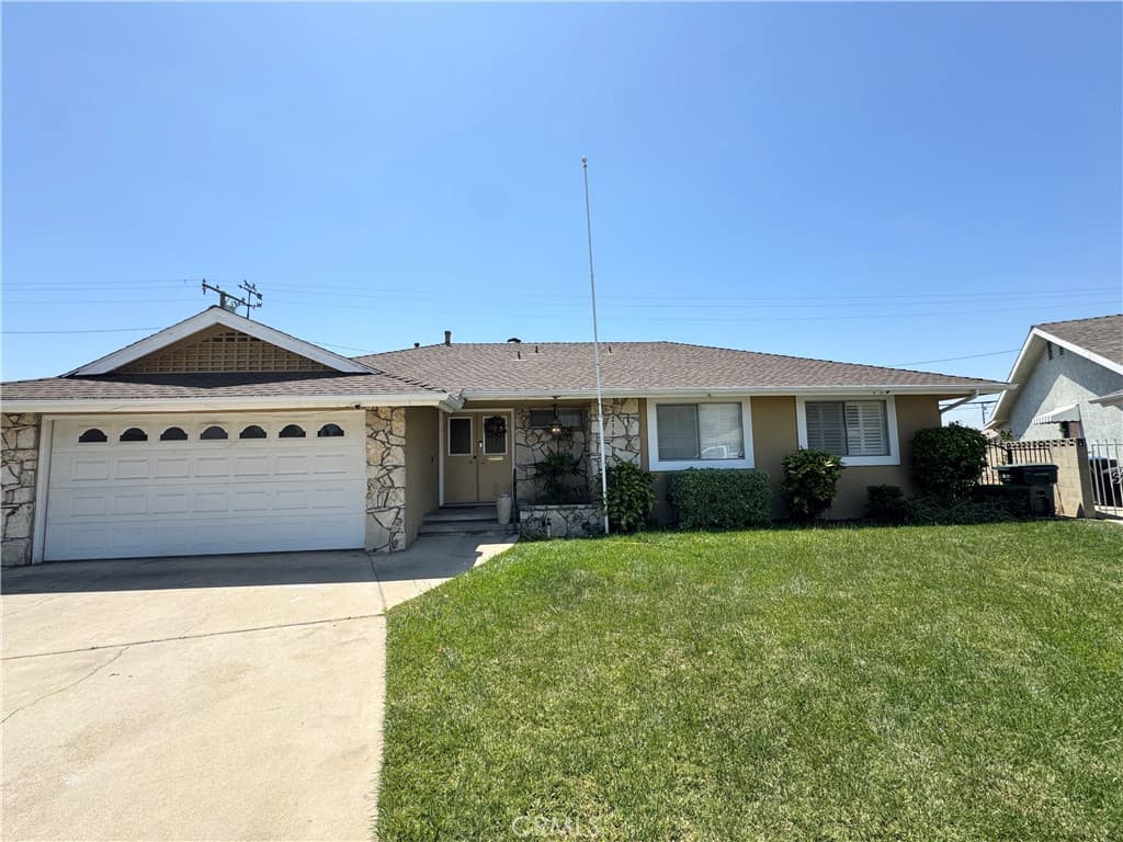 Home at 216 S Homerest, Covina — photo 2 of 12