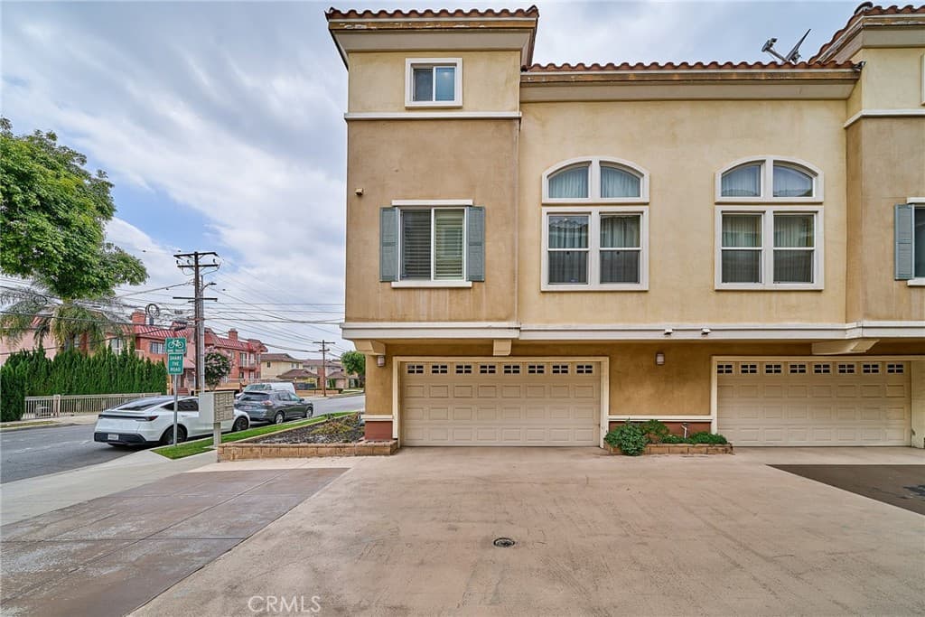 Condo at 57 Alice A, Arcadia — photo 3 of 12