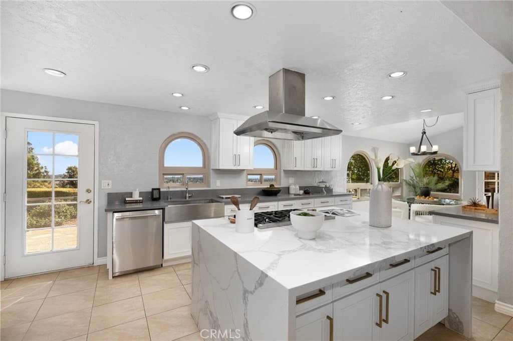 Home at 821 Guanajuato, Claremont — photo 10 of 12