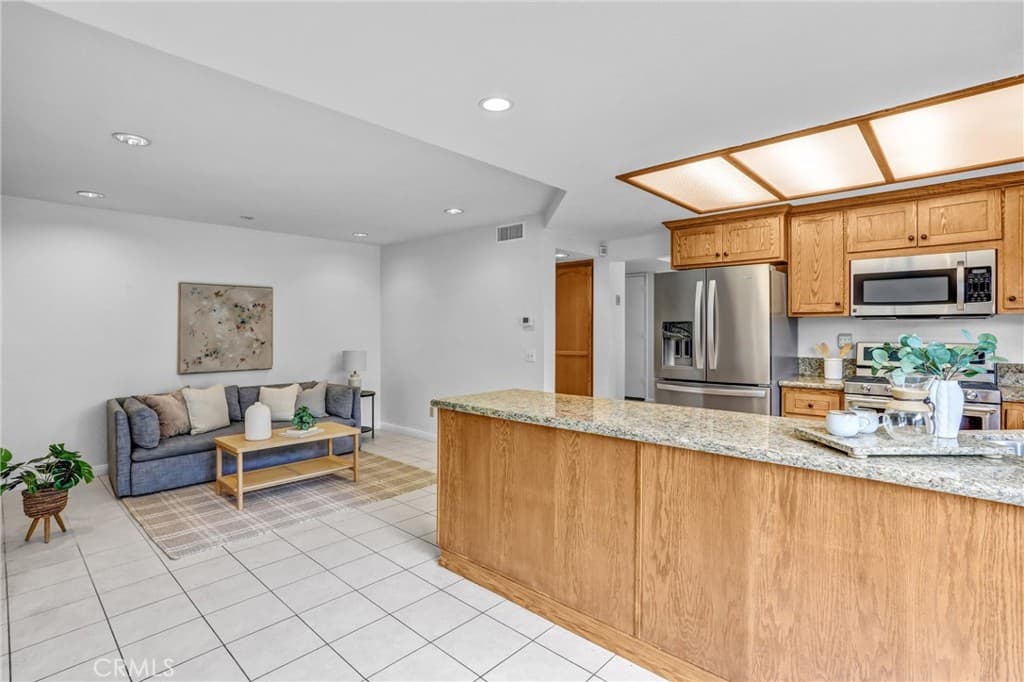 Condo at 23025 Paseo De Terrado 5, Diamond Bar — photo 11 of 12