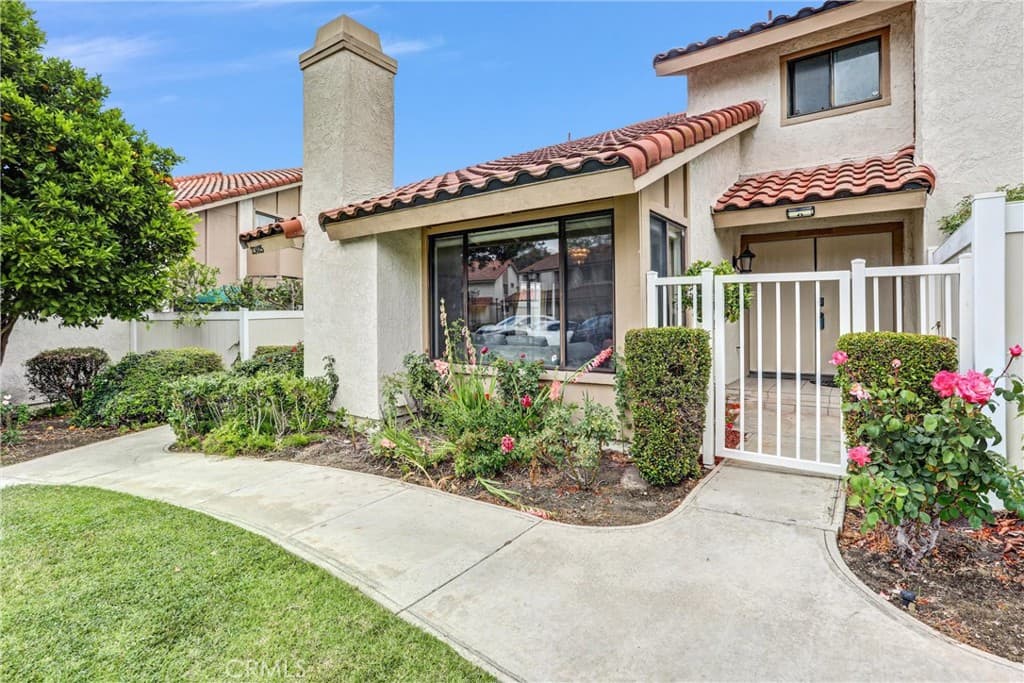 Condo at 23025 Paseo De Terrado 5, Diamond Bar — photo 3 of 12