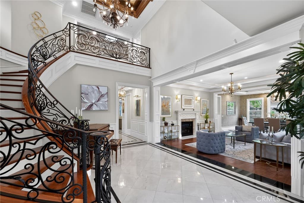 Home at 200 W Pamela Road, Arcadia — photo 3 of 12