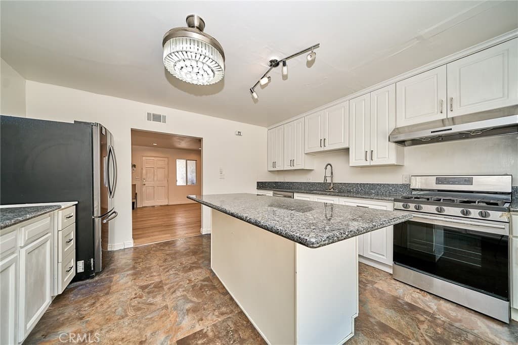 Home at 1464 Cranmer, Walnut — photo 10 of 12