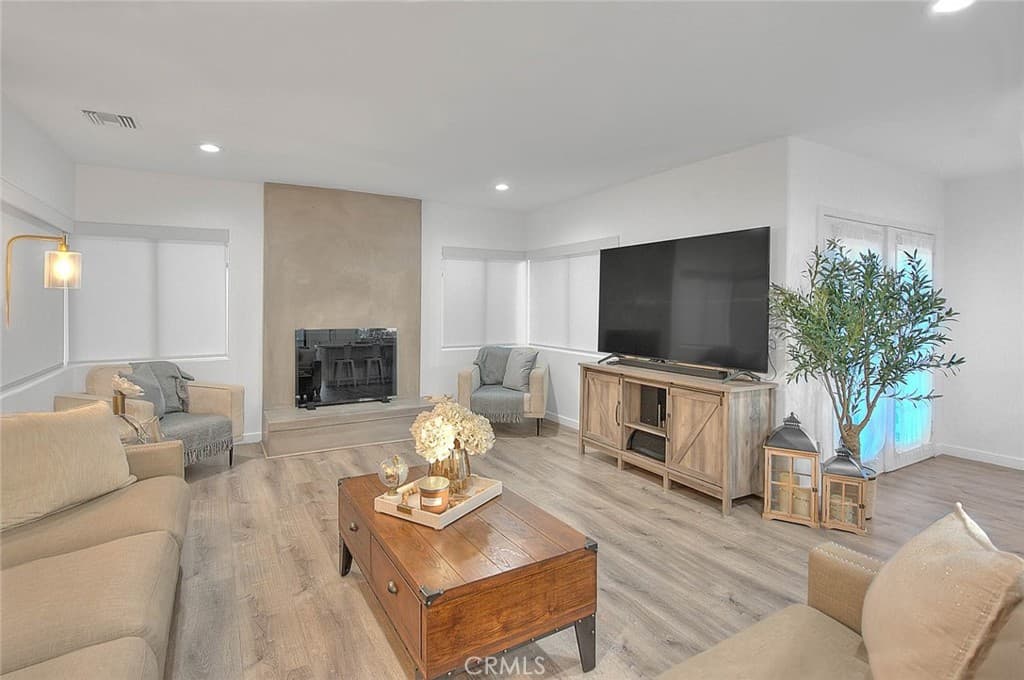 Home at 1862 Bonnie Brae, Pomona — photo 5 of 12